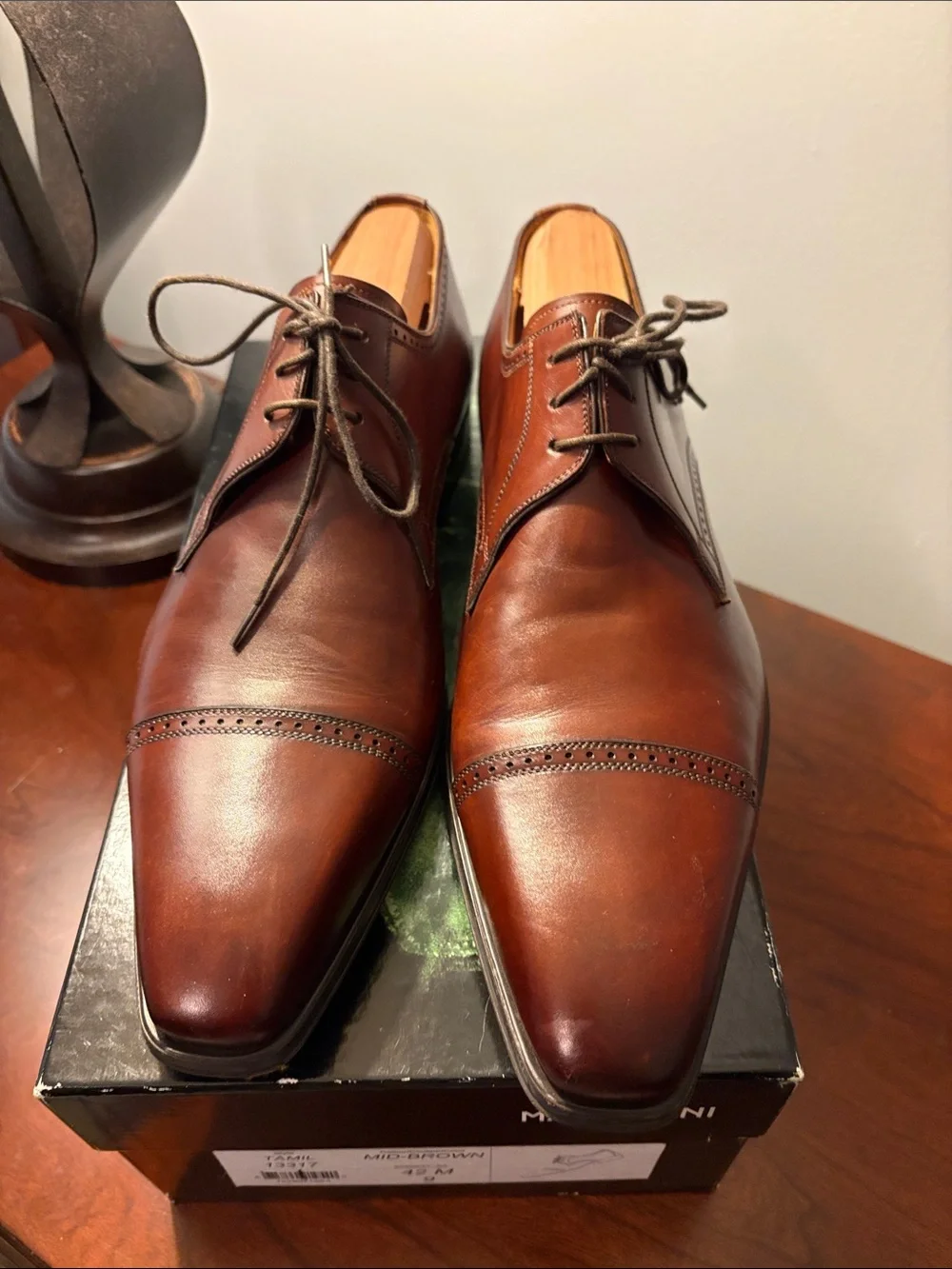 Magnanni Men's Cognac Brown Leather Cap-Toe Derbys